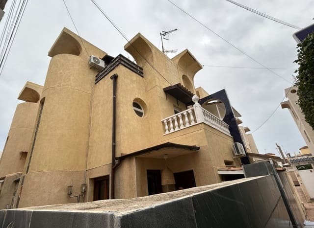 Casa de 2 habitaciones en Parque Acuático - Sector 25, Torrevieja en venta con piscina - 189.900 € (Ref: 9662191)