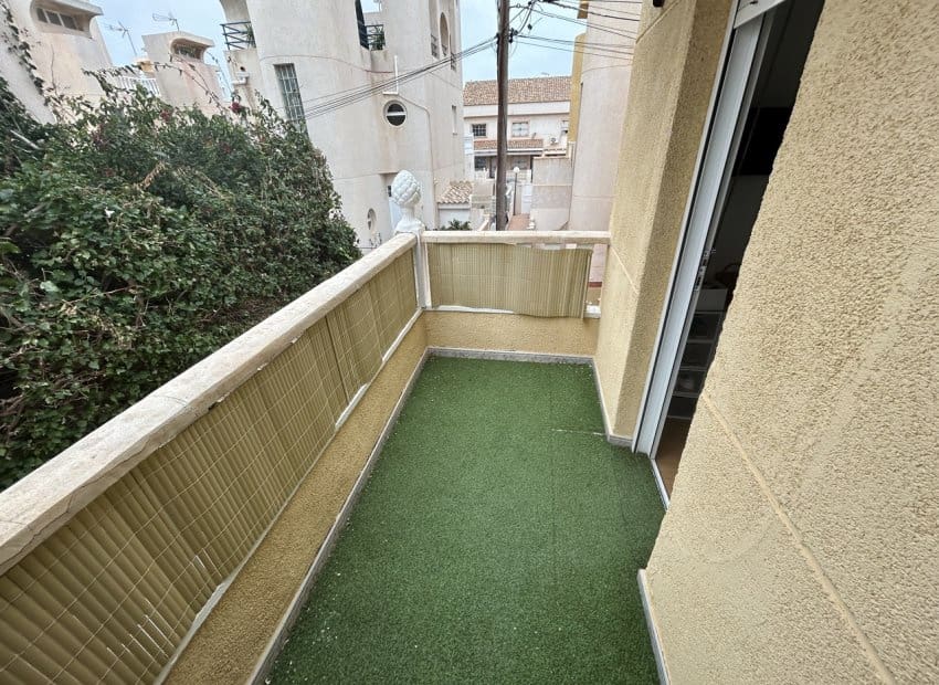 Casa de 2 habitaciones en Torrevieja en venta con piscina - 189.900 € (Ref: 9662191)