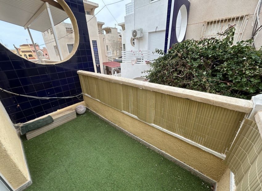 Casa de 2 habitaciones en Torrevieja en venta con piscina - 189.900 € (Ref: 9662191)