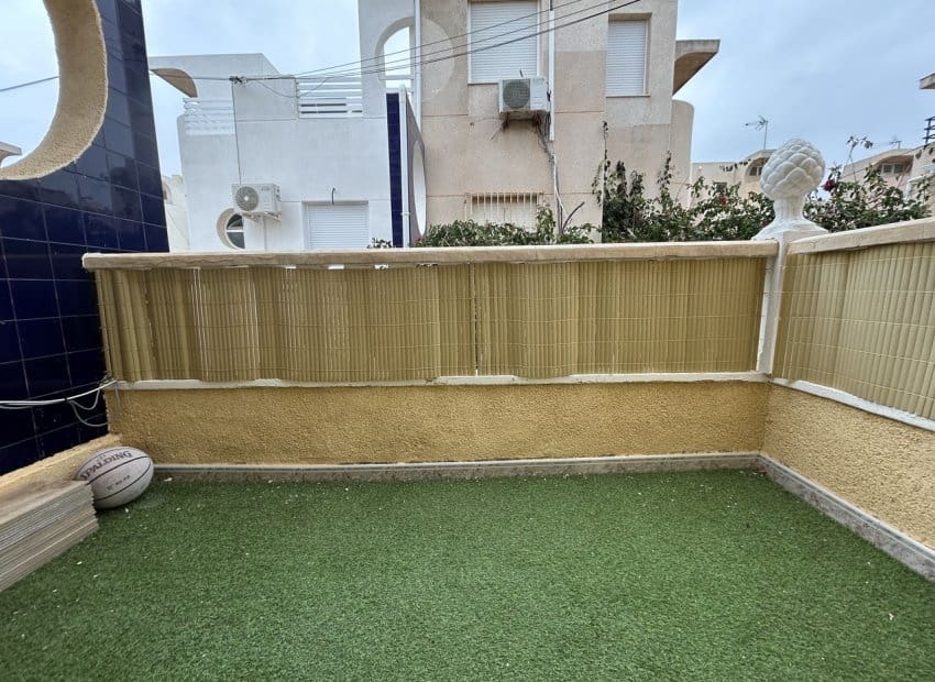 Casa de 2 habitaciones en Torrevieja en venta con piscina - 189.900 € (Ref: 9662191)