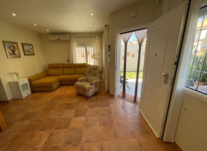 4 makuuhuone Omakotitalo myytävänä paikassa El Mojon - 460 000 € (Ref: 9665426)