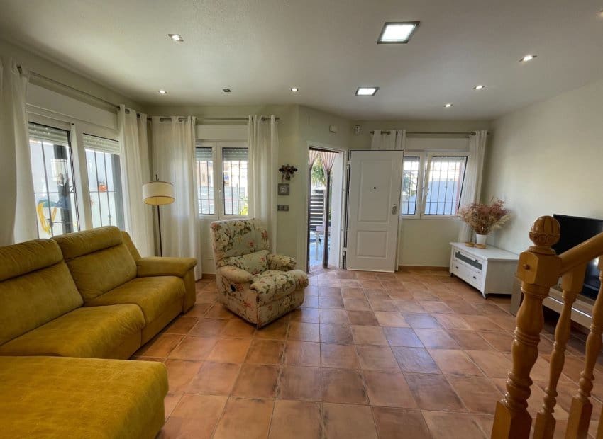 4 makuuhuone Omakotitalo myytävänä paikassa El Mojon - 460 000 € (Ref: 9665426)