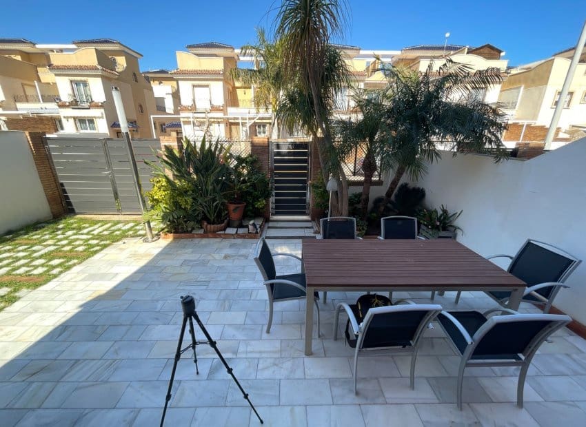 4 makuuhuone Omakotitalo myytävänä paikassa El Mojon - 460 000 € (Ref: 9665426)