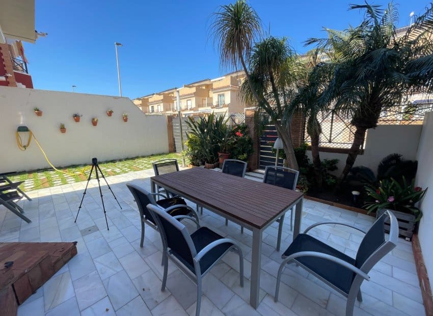 4 makuuhuone Omakotitalo myytävänä paikassa El Mojon - 460 000 € (Ref: 9665426)