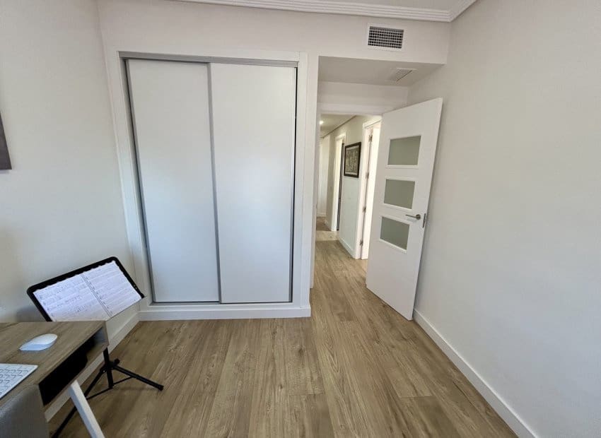 3 bedroom Apartment for sale in Los Alcazares with pool - € 276,000 (Ref: 9667108)