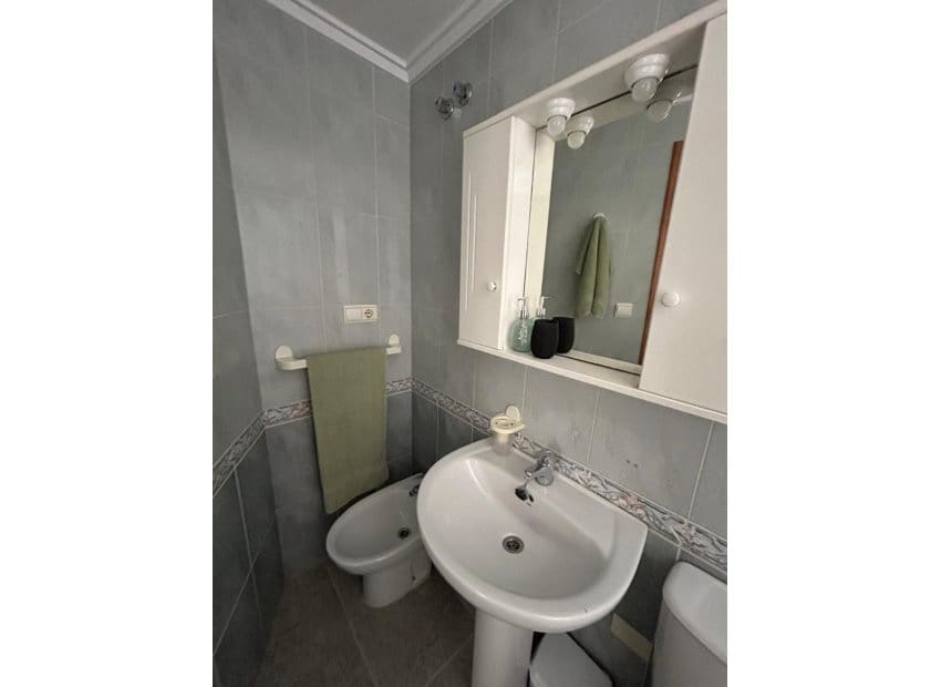 1 soveværelse Lejlighed til salg i Torrevieja med swimmingpool - € 88.000 (Ref: 9670005)