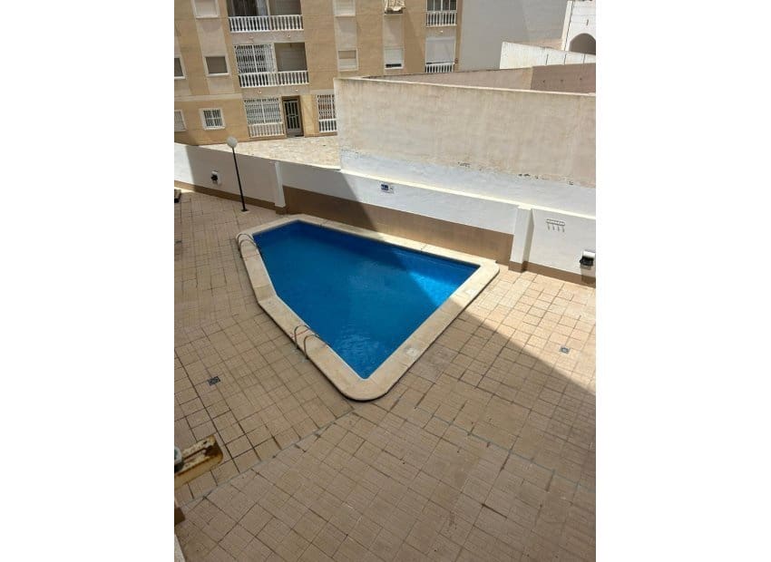 1 soveværelse Lejlighed til salg i Torrevieja med swimmingpool - € 88.000 (Ref: 9670005)