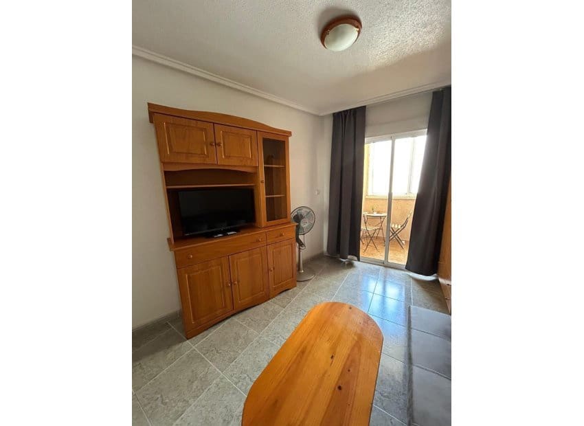 1 soveværelse Lejlighed til salg i Torrevieja med swimmingpool - € 88.000 (Ref: 9670005)