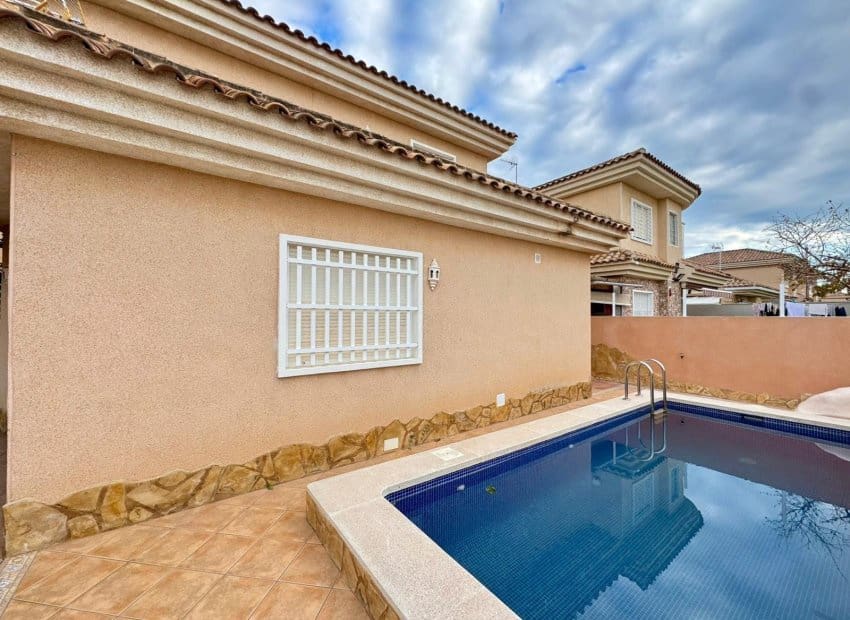 3 quarto Moradia para venda em Los Balcones com piscina - 330 000 € (Ref: 9671123)