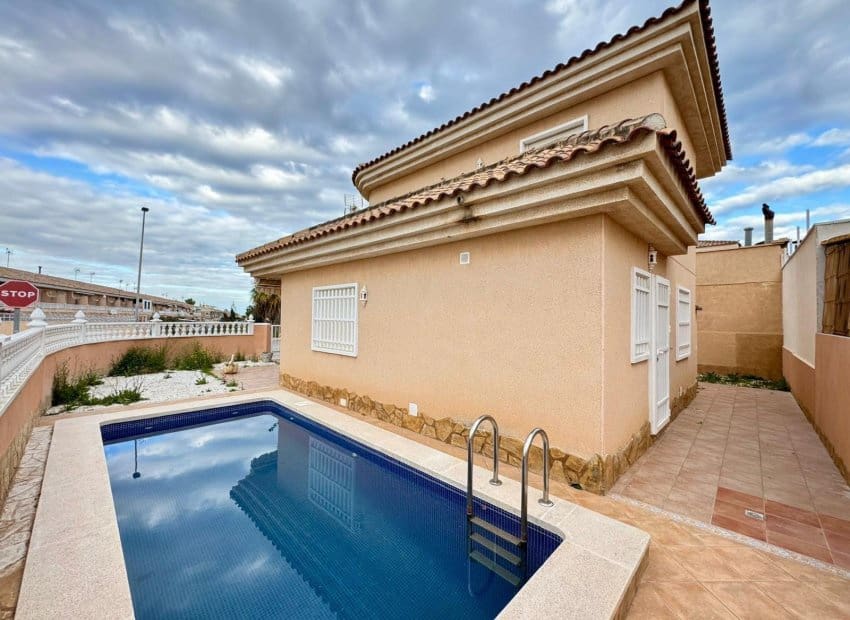 3 quarto Moradia para venda em Los Balcones com piscina - 330 000 € (Ref: 9671123)