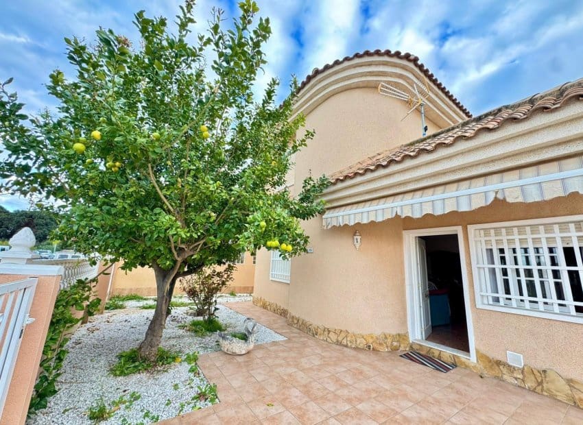 3 quarto Moradia para venda em Los Balcones com piscina - 330 000 € (Ref: 9671123)