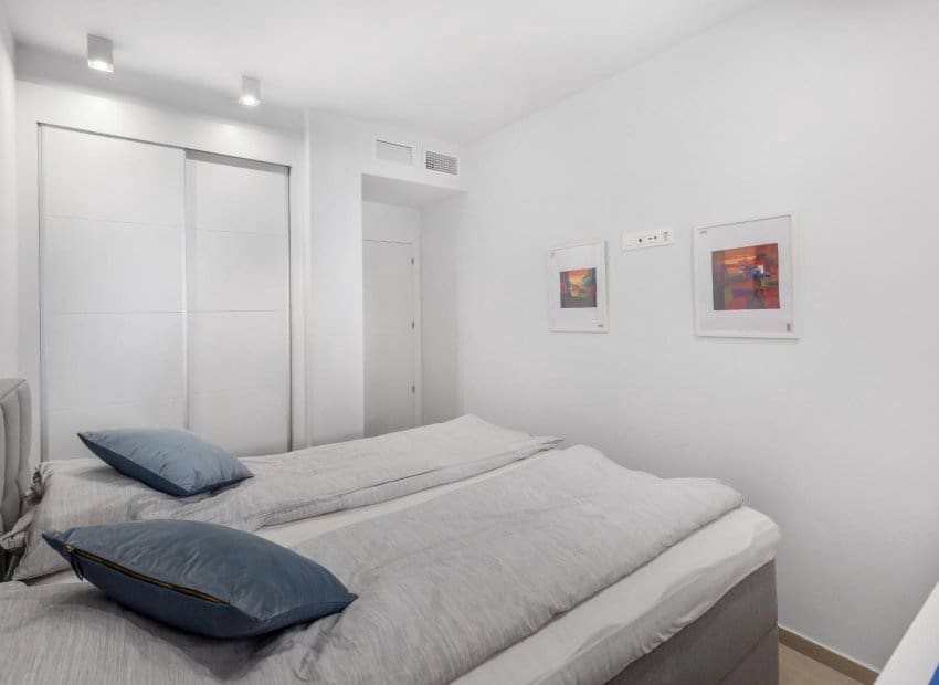 3 bedroom Apartment for sale in Torrevieja with pool - € 299,900 (Ref: 9671125)