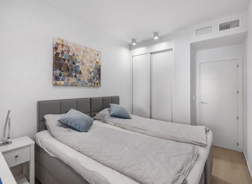 3 bedroom Apartment for sale in Torrevieja with pool - € 299,900 (Ref: 9671125)