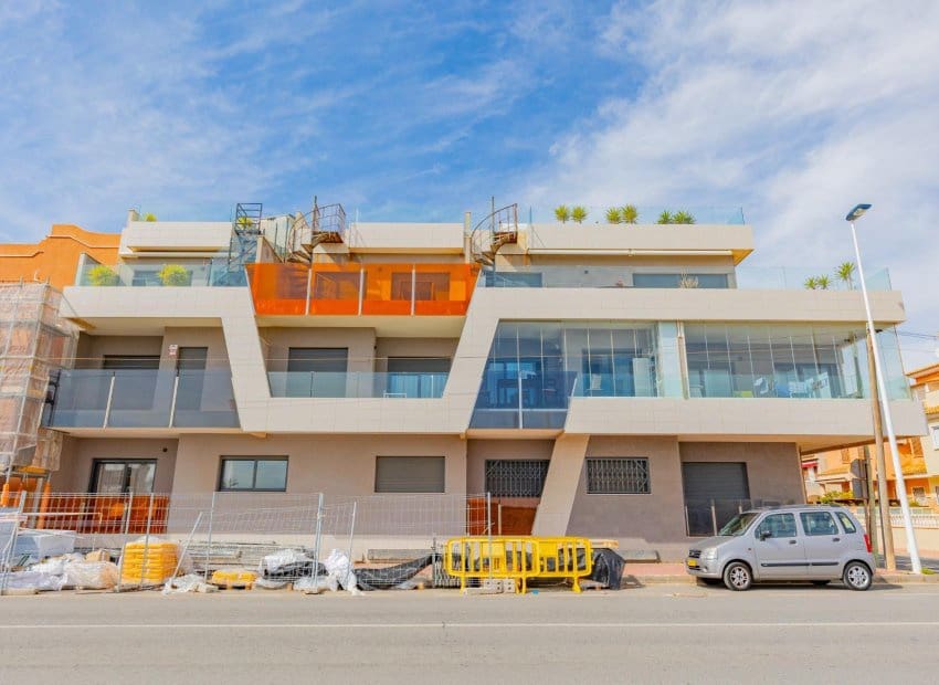 3 bedroom Apartment for sale in Torrevieja with pool - € 299,900 (Ref: 9671125)