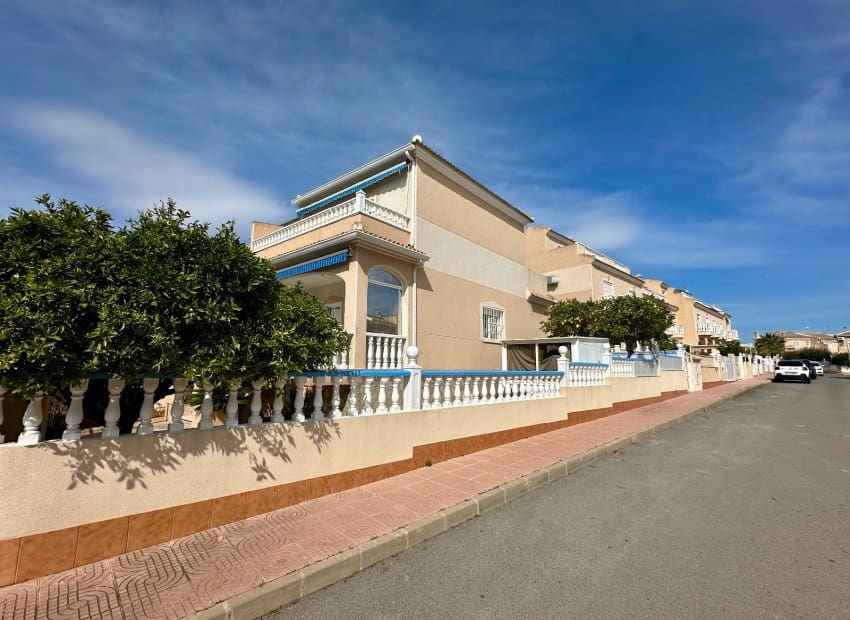 2 bedroom Townhouse for sale in Dona Pepa with pool - € 260,000 (Ref: 9676327)