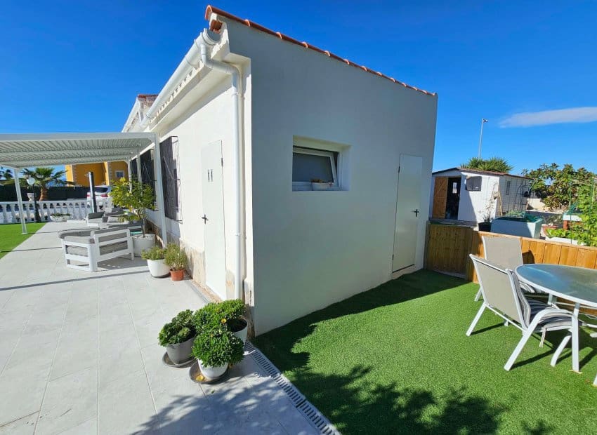 4 bedroom Villa for sale in San Fulgencio with pool - € 520,000 (Ref: 9680612)