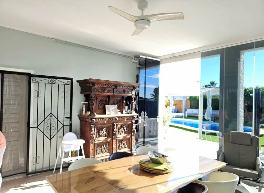 4 bedroom Villa for sale in San Fulgencio with pool - € 520,000 (Ref: 9680612)