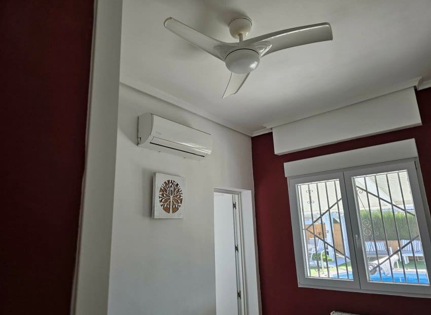 4 bedroom Villa for sale in San Fulgencio with pool - € 520,000 (Ref: 9680612)