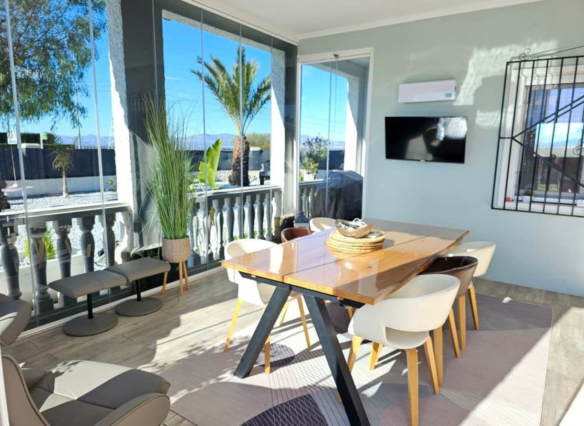 4 bedroom Villa for sale in San Fulgencio with pool - € 520,000 (Ref: 9680612)