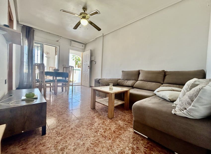 2 bedroom Apartment for sale in Torrevieja with pool - € 148,000 (Ref: 9683232)