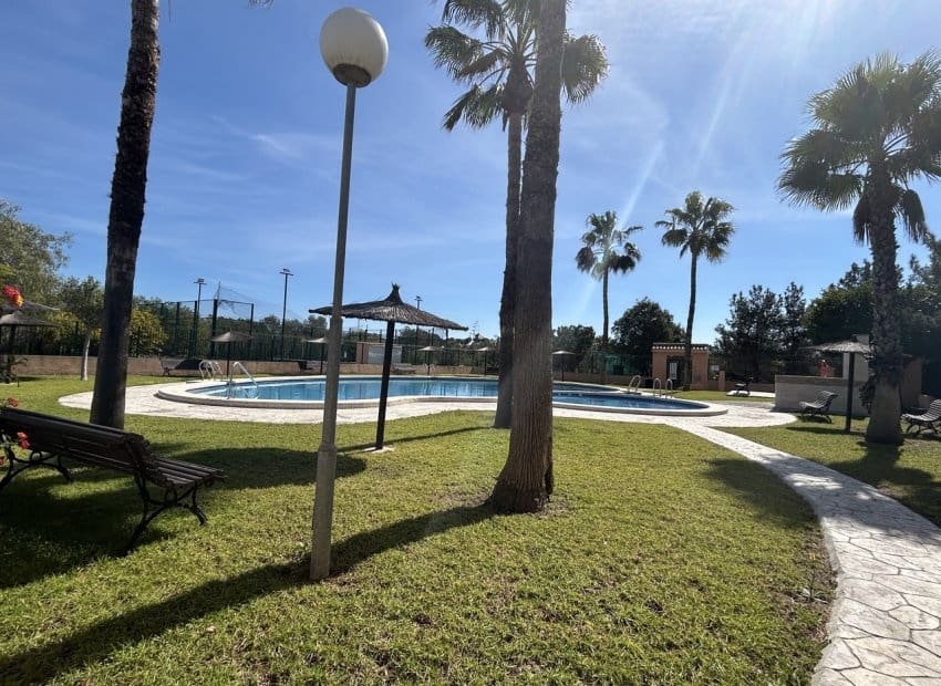 2 bedroom Apartment for sale in Torrevieja with pool - € 148,000 (Ref: 9683232)