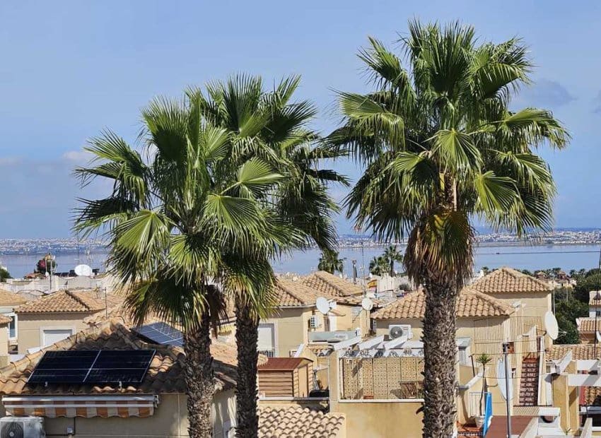 2 bedroom Apartment for sale in Torrevieja with pool - € 148,000 (Ref: 9683232)