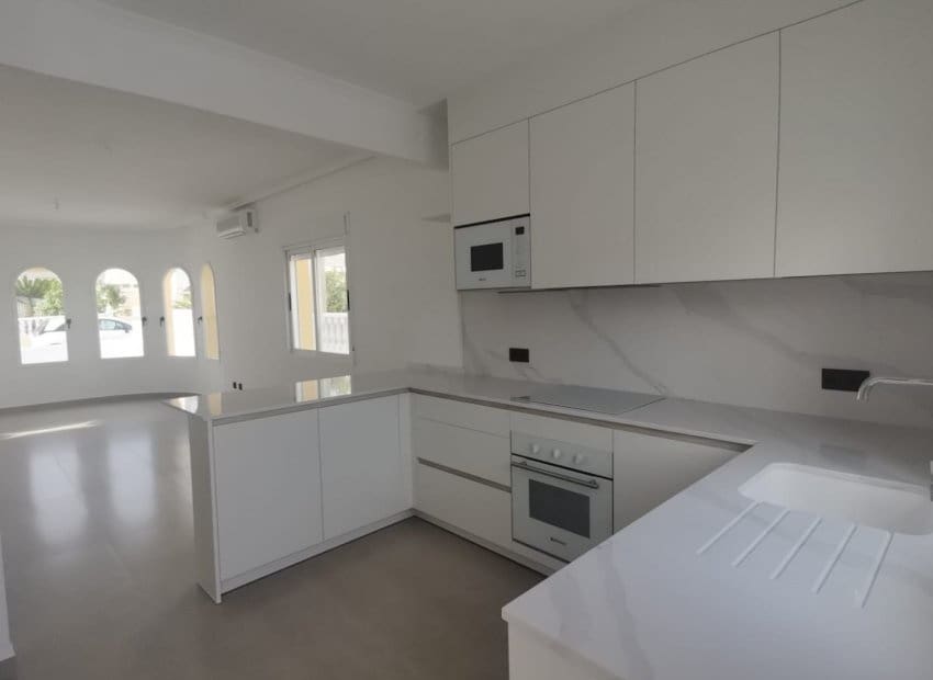 2 soveværelse Villa til salg i Lo Crispin med swimmingpool - € 249.000 (Ref: 9683234)