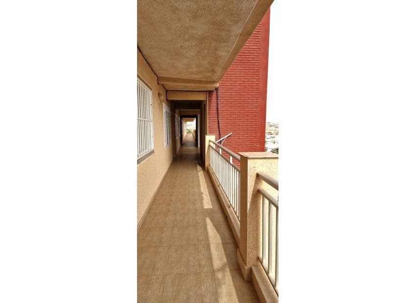 2 makuuhuone Huoneisto myytävänä paikassa Torrevieja - 319 995 € (Ref: 9684370)