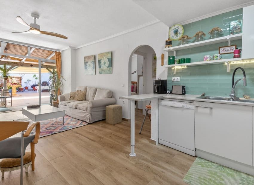 2 slaapkamer Appartement te koop in Torrevieja - € 227.000 (Ref: 9685628)