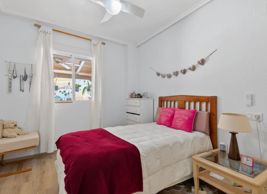 2 slaapkamer Appartement te koop in Torrevieja - € 227.000 (Ref: 9685628)