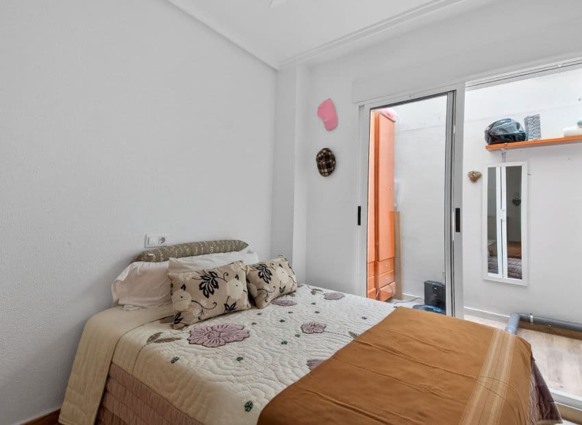 2 slaapkamer Appartement te koop in Torrevieja - € 227.000 (Ref: 9685628)