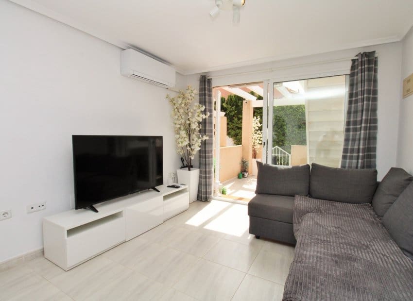 1 bedroom Apartment for sale in Villamartin - € 129,950 (Ref: 9696682)