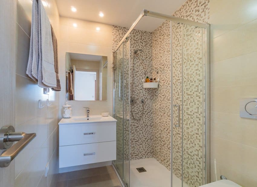 2 bedroom Apartment for sale in Dehesa de Campoamor with pool - € 299,000 (Ref: 9696683)