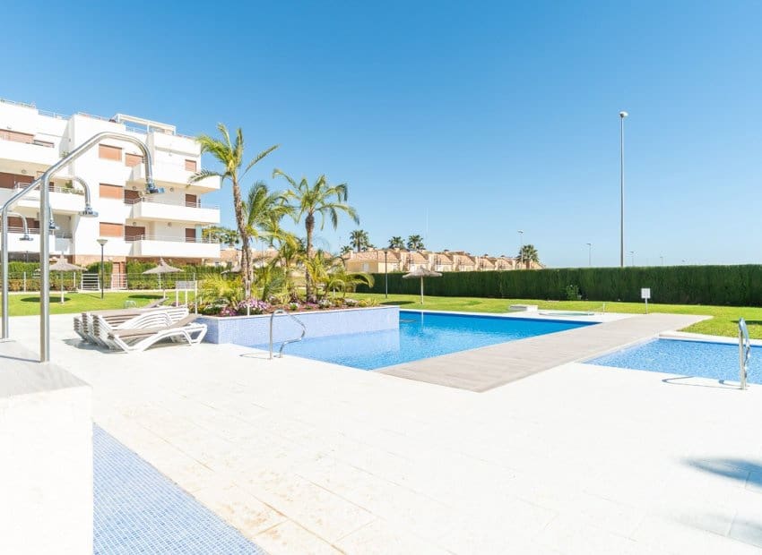 2 bedroom Apartment for sale in Dehesa de Campoamor with pool - € 299,000 (Ref: 9696683)