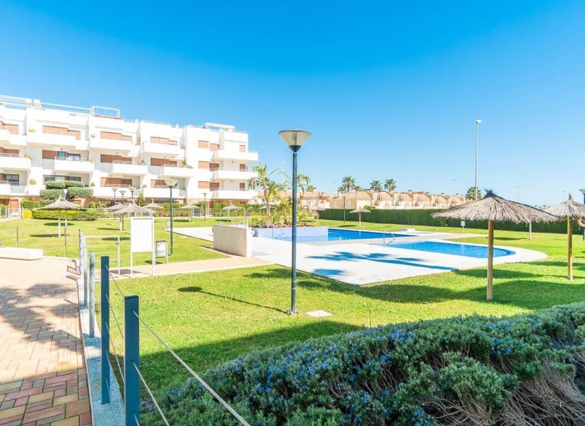 2 bedroom Apartment for sale in Dehesa de Campoamor with pool - € 299,000 (Ref: 9696683)