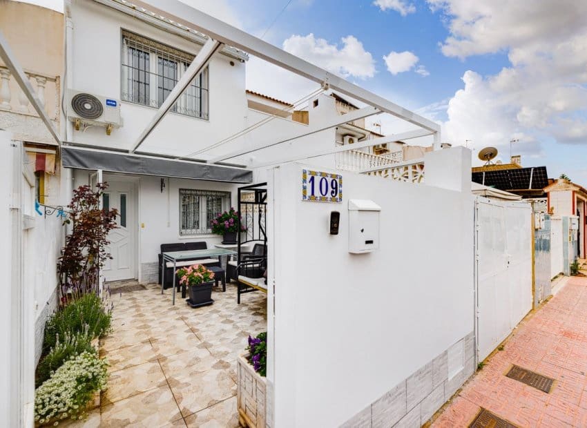 3 camera da letto Casa in vendita in Torrevieja con piscina - 249.900 € (Rif: 9696686)