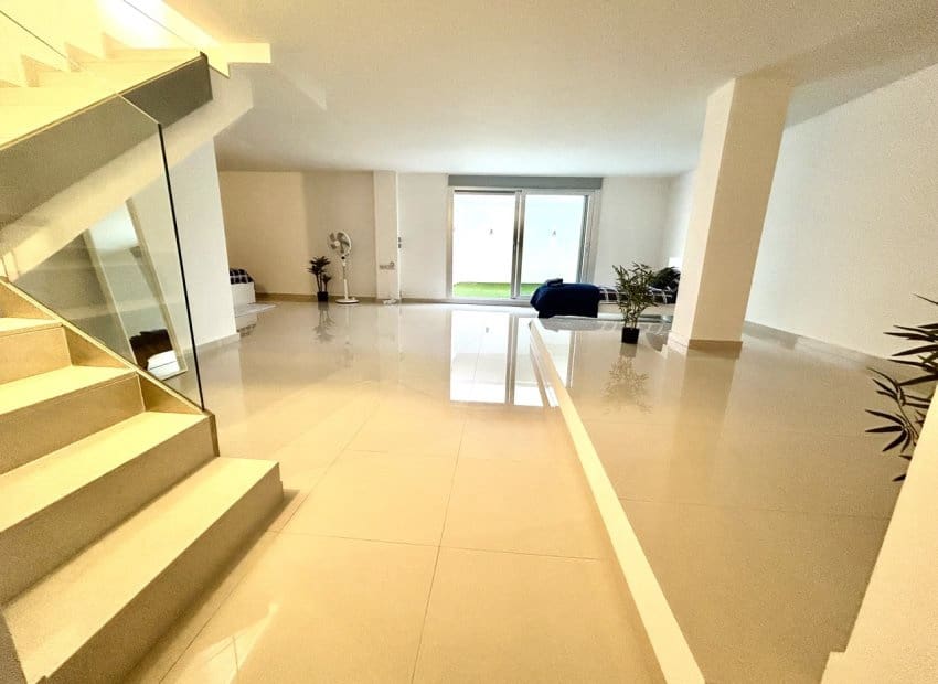 Chalet de 3 habitaciones en Villamartin en venta con piscina - 550.000 € (Ref: 9696687)