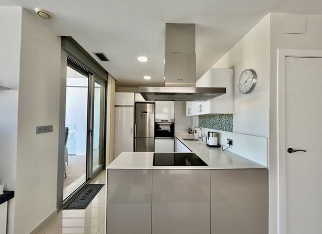 Chalet de 3 habitaciones en Villamartin, Orihuela en venta con piscina - 550.000 € (Ref: 9696687)