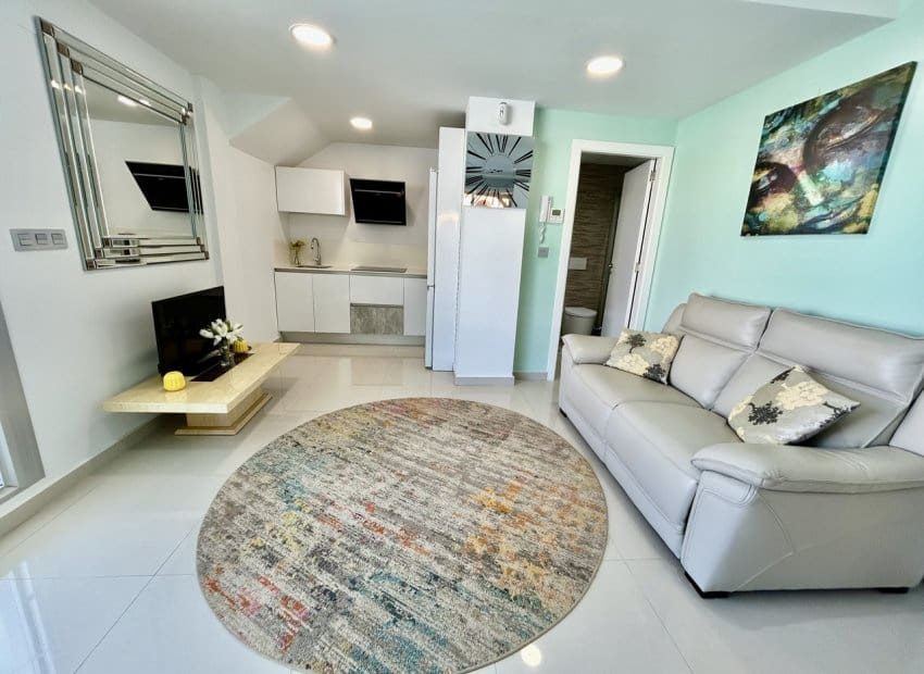 Chalet de 3 habitaciones en Villamartin en venta con piscina - 550.000 € (Ref: 9696687)