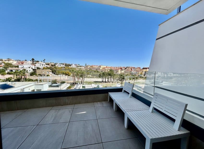 Chalet de 3 habitaciones en Villamartin en venta con piscina - 550.000 € (Ref: 9696687)