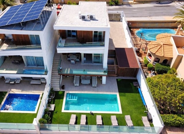 Chalet de 3 habitaciones en Villamartin, Orihuela en venta con piscina - 550.000 € (Ref: 9696687)