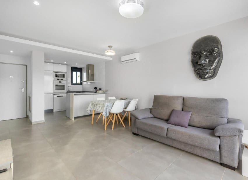 2 soveværelse Lejlighed til salg i Punta Prima med swimmingpool - € 269.900 (Ref: 9699842)