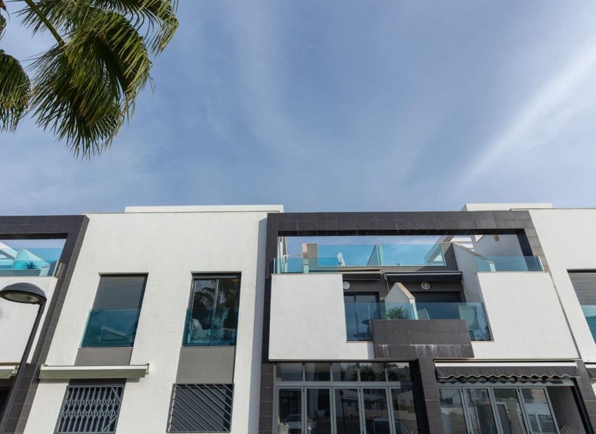 2 soveværelse Lejlighed til salg i Punta Prima med swimmingpool - € 269.900 (Ref: 9699842)