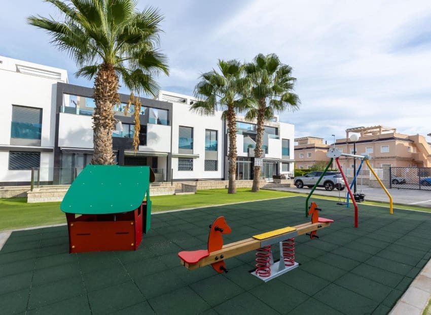 2 soveværelse Lejlighed til salg i Punta Prima med swimmingpool - € 269.900 (Ref: 9699842)