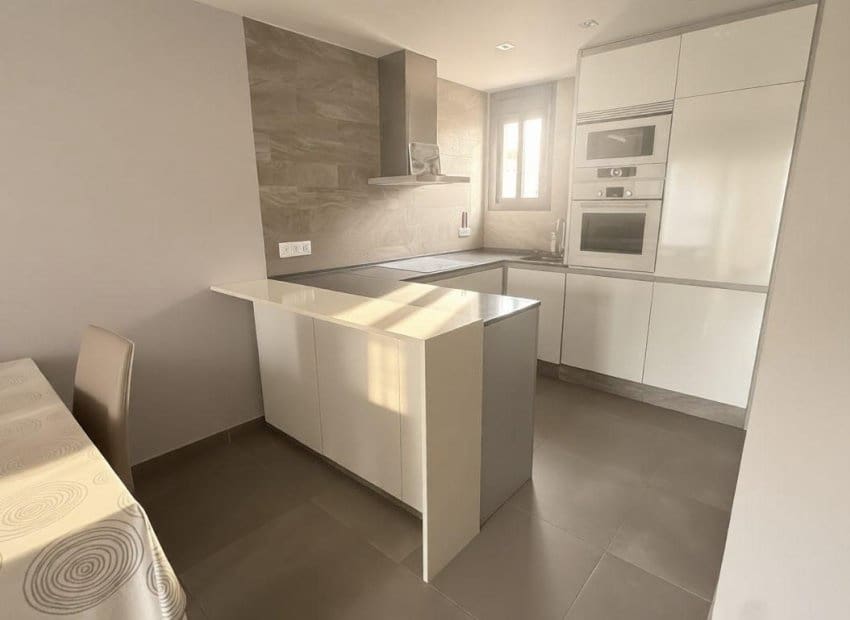 2 soveværelse Lejlighed til salg i Punta Prima med swimmingpool - € 279.900 (Ref: 9705902)