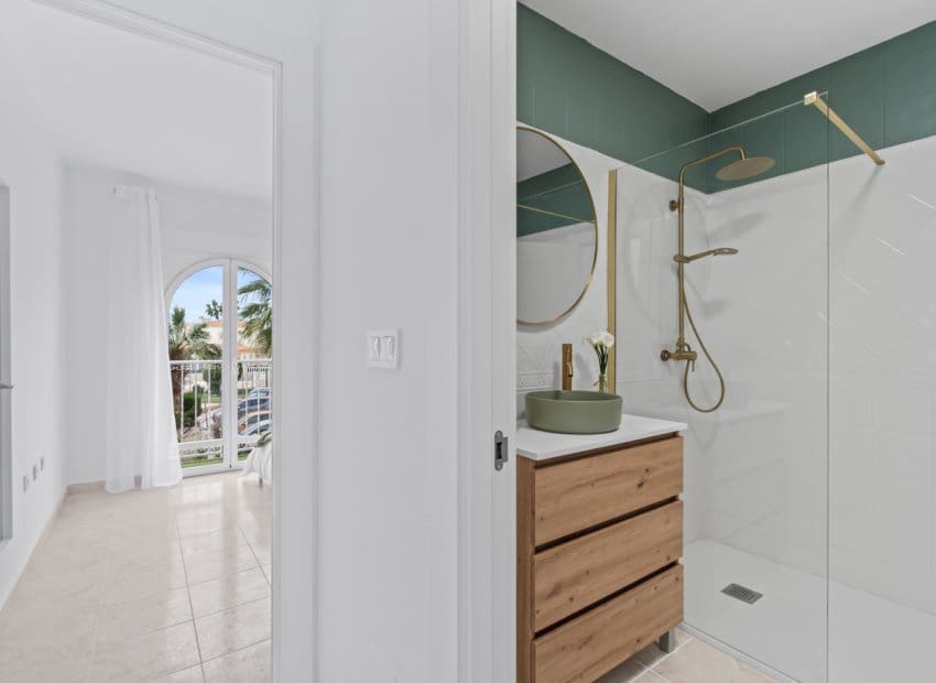 2 bedroom Townhouse for sale in Alicante / Alacant city with pool - € 205,000 (Ref: 9705909)