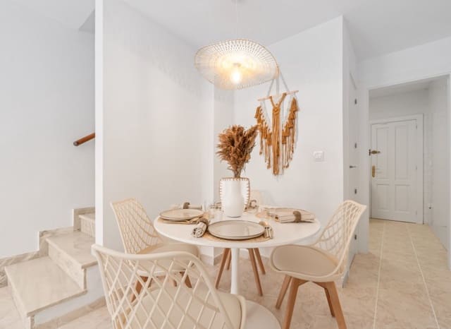 2 quarto Casa em Banda para venda em Florida Baja, Alicante cidade com piscina - 205 000 € (Ref: 9705909)