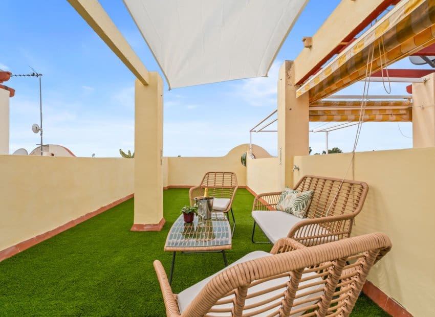 2 bedroom Townhouse for sale in Alicante / Alacant city with pool - € 205,000 (Ref: 9705909)