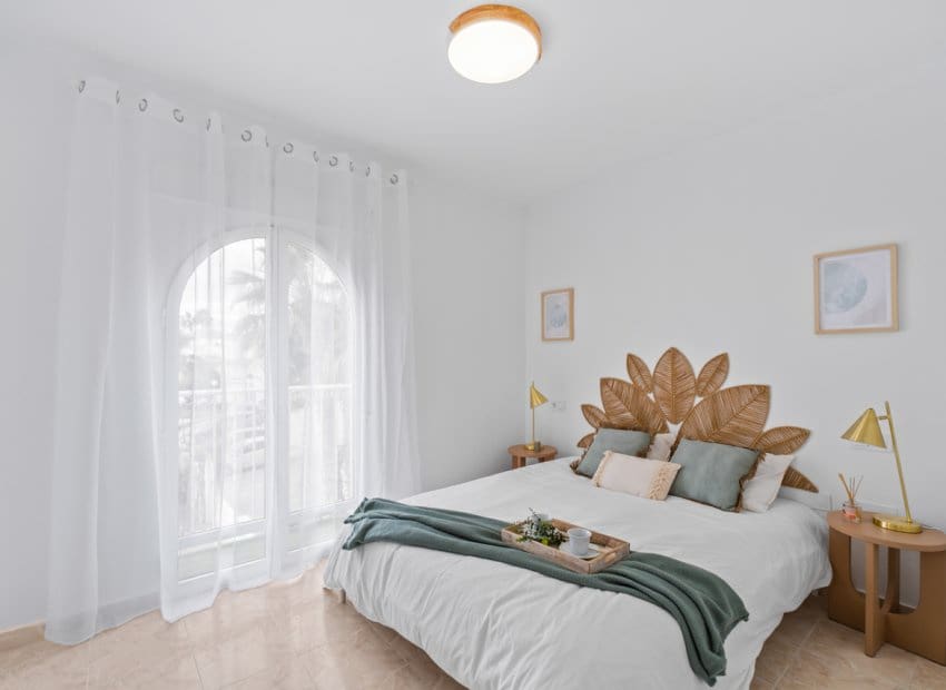 2 bedroom Townhouse for sale in Alicante / Alacant city with pool - € 205,000 (Ref: 9705909)