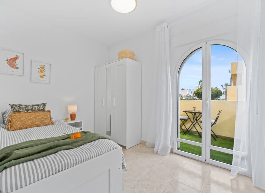 2 bedroom Townhouse for sale in Alicante / Alacant city with pool - € 205,000 (Ref: 9705909)